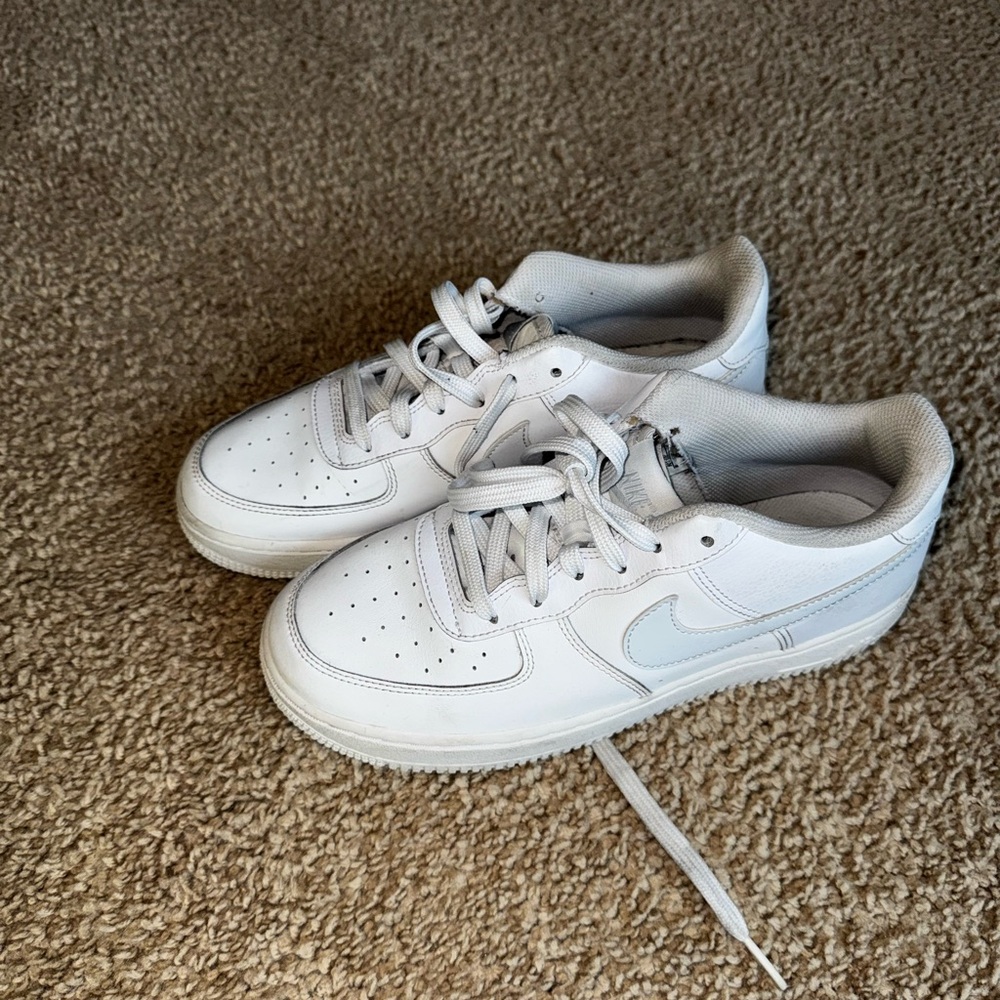 Kids Nike Air force 1 Size 7Y. Very good used  condition